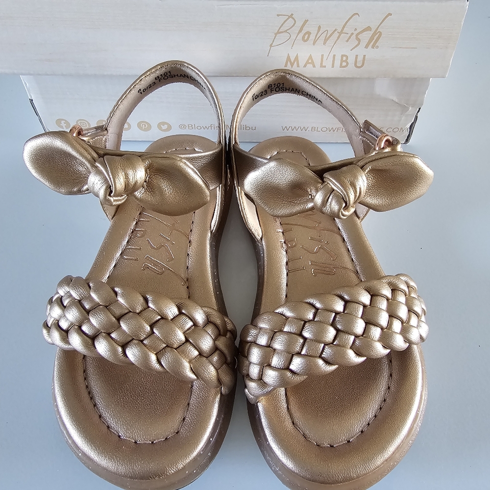 EUC Blow fish Malibu toddler Rose Gold sandals, sz 8